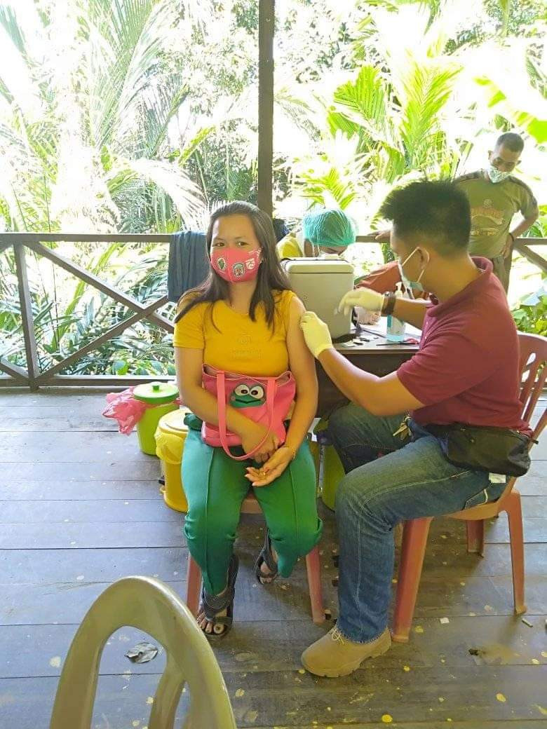 Foto Kegiatan Vaksinasi Covid - 19 kepada Masyarakat Desa